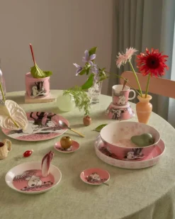 Moomin Arabia Kærlighed 30 år Jubilæumskrus 40 cl - Vitroporcelæn - Lyserød