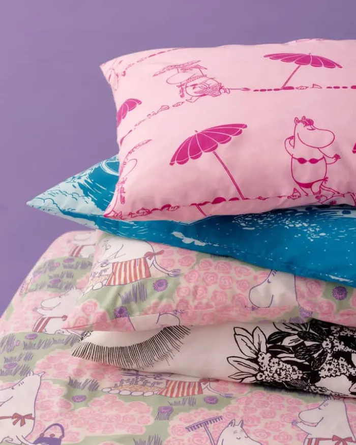 Moomin Arabia Sengetøj - Rosenhavemønsteret B 140 x L 200 cm - Bomuld - Multifarvet