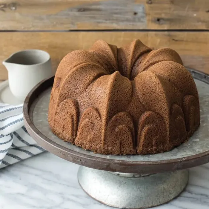 Nordic Ware Fleur De Lis Bundt® Kageform Ø 23,5 - Aluminium - Sort