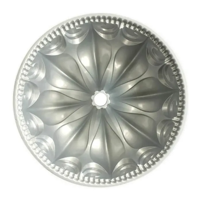 Nordic Ware Fleur De Lis Bundt® Kageform Ø 23,5 - Aluminium - Sort