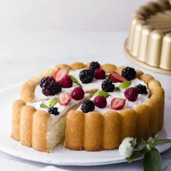 Nordic Ware Gateau Charlotte Kageform Ø 22,2 x H 5,7 cm - Aluminium - Guld