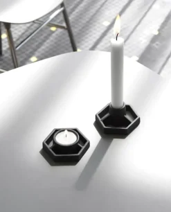 Normann Copenhagen Tivoli Prism Fyrfadsstage H 2,5 x B 8,5 x L 7,5 cm - StøbeJern - Sort