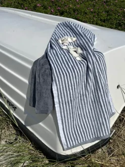 omhu Håndklæde B 50 x L 100 cm - Økologisk bomuld - Hvid/grå