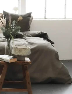 omhu Micro Tern Sengetøj B 140 x L 200 cm - Økologisk satinvævet bomuld - Olive