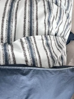 omhu x Mads Barfod Streamline Sengetøj B 140 x L 220 cm - Bomuld - Aqua