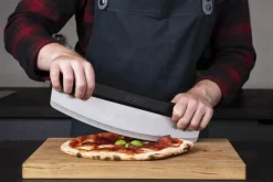 Ooni Rocker Pizza- og urteskærer B 38 x L 10 cm - Plastik/rustfritstål - Sort