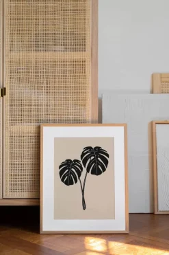 Poster&Frame Plakat - Monstera Deliciosa B 50 x L 70 cm - Papir - Beige