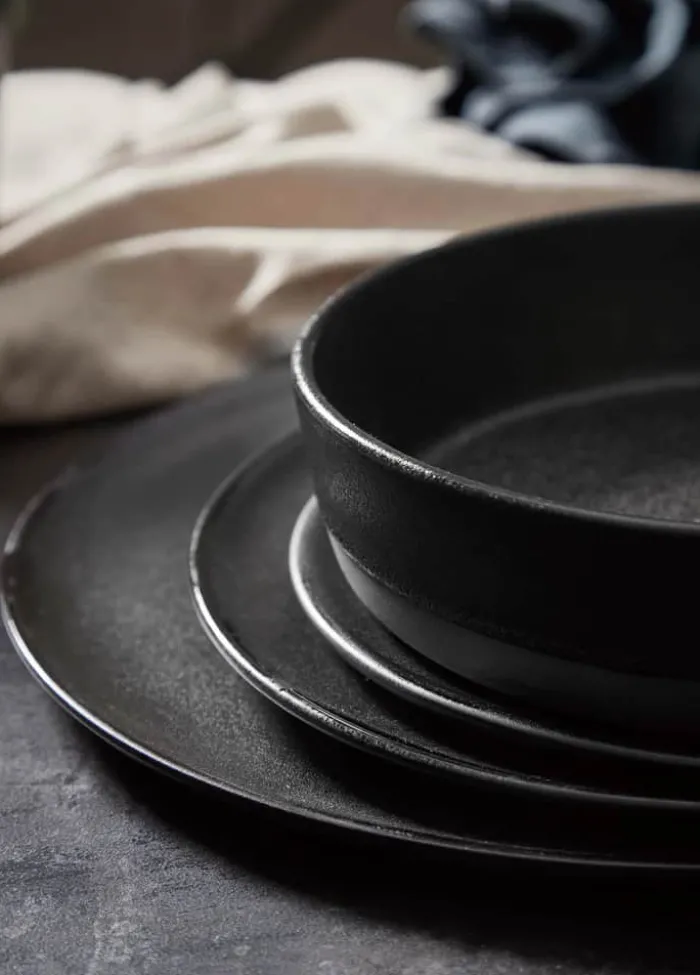 RAW by Aida Frokosttallerken Ø 23 cm - Stentøj - Titanium Black