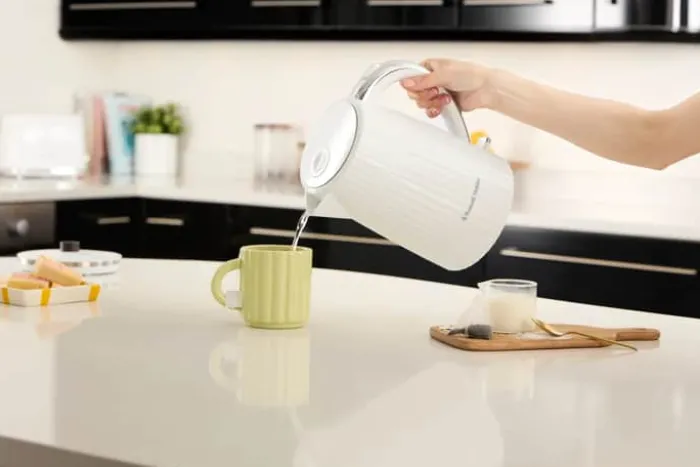 Russell Hobbs Eden Elkedel 1,7 liter - 2400 Watt - Hvid