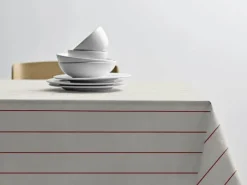 Södahl Line Dug B 140 x L 320 cm - Bomuld - Offwhite/red