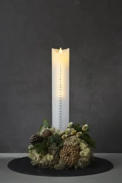 Sirius Sara Exclusive LED Kalenderlys H 29 cm - Voks - Hvid/sølvfarvet