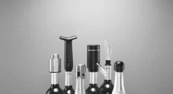 Sommelier by CASA Living Sommelier Vakuumpumpesæt - 4 stoppere H 14 x B 4 cm - Plastik - Sort