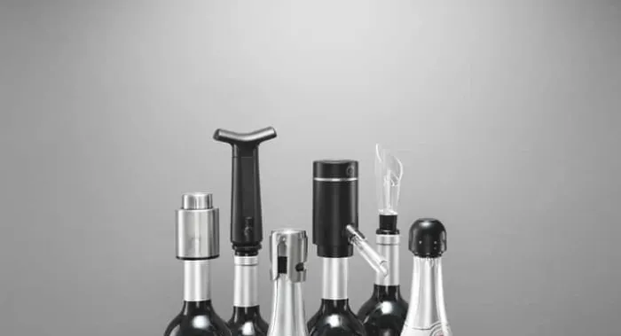 Sommelier by CASA Living Sommelier Vakuumpumpesæt - 4 stoppere H 14 x B 4 cm - Plastik - Sort