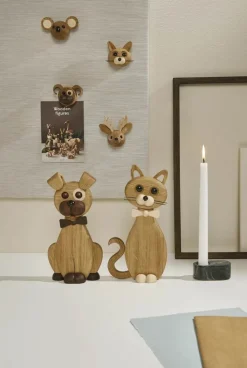 Spring Copenhagen Hanging Hund Happy H 22,2 cm - Certificeret egetræ
