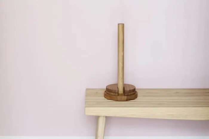 Spring Copenhagen Stack Køkkenrulleholder H 35 x Ø 16 cm - Certificeret egetræ