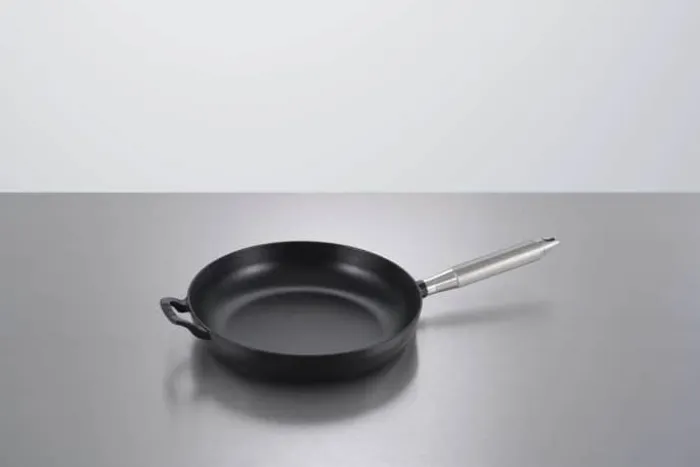 Staub Stegepande Ø 28 cm - Støbejern - Sort/Sølvfarvet