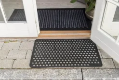 Tica Copenhagen Dot Dørmåtte B 45 x L 75 cm - Gummi - Sort