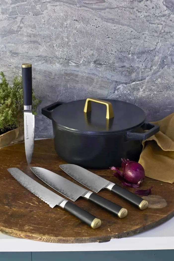 Timm Vladimir Kitchen Santokukniv L 18 cm -Damaskusstål/POM - Sort/messing