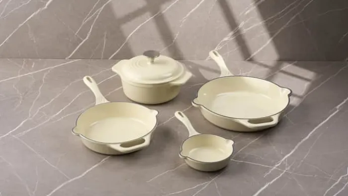 Victoria Emaljeret Stegepande Ø 14 cm - Genbrugsstøbejern - Creme hvid