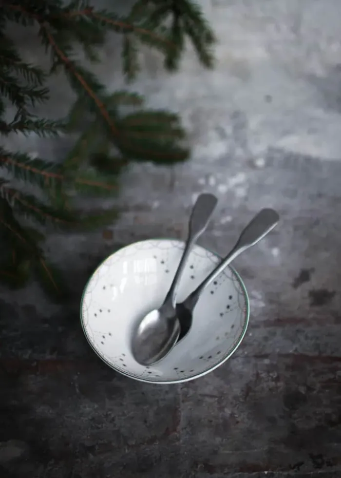 Wik & Walsøe Julemorgen Story og Girlander Skål - 2 stk. H 5 x B 12 cm- Porecelæn - Multifarvet