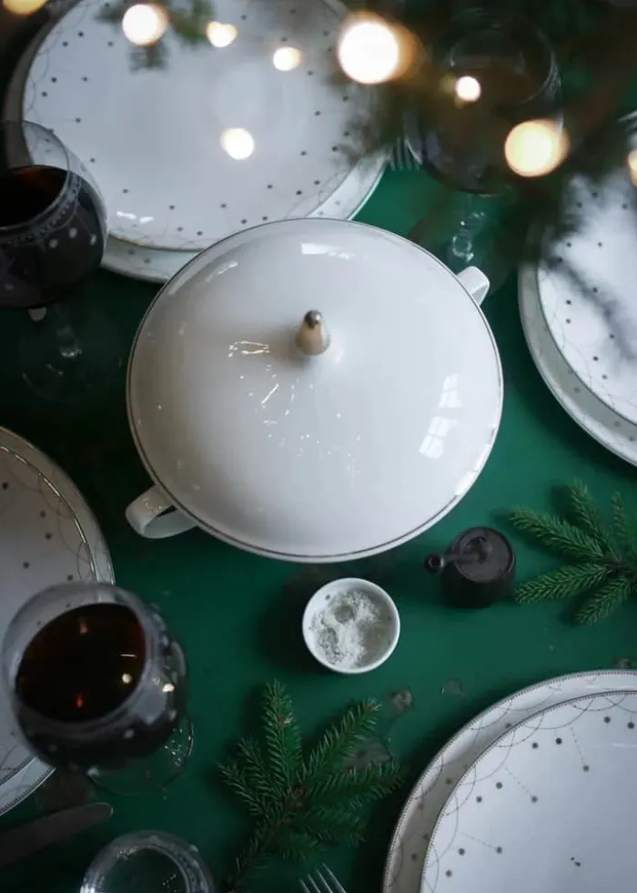 Wik & Walsøe Julemorgen Story Terrin m. låg B 23,5 cm - Porecelæn - Multifarvet