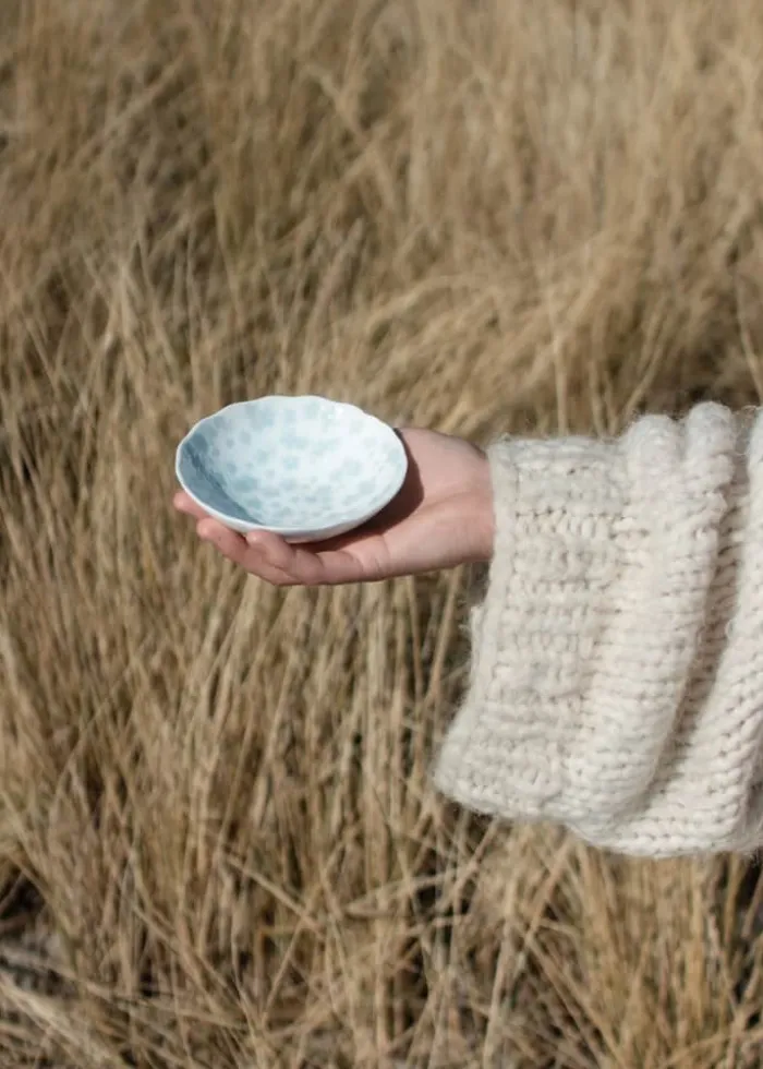 Wik & Walsøe Slåpeblom Skål Ø 12 cm - Benporcelæn - Hvid/blå