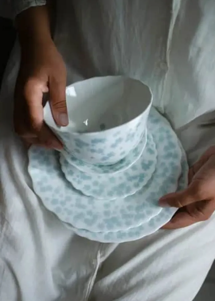 Wik & Walsøe Slåpeblom Skål Ø 14 cm - Benporcelæn - Hvid/blå