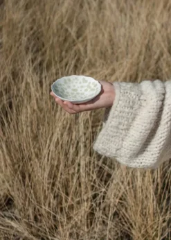 Wik & Walsøe Slåpeblom Skål Ø 12 cm - Benporcelæn - Hvid/grøn