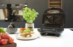 Witt Premium Sandwich Maker 900 watt - Sort